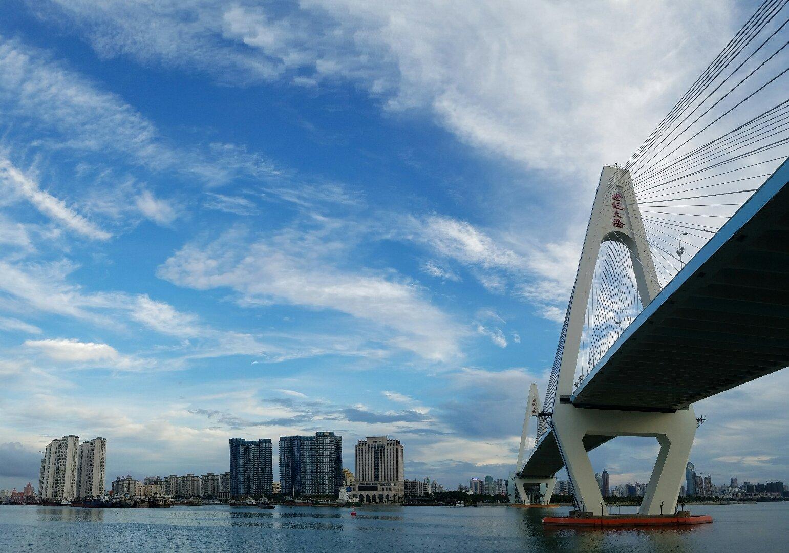 滨海街道（海南省海口市龙华区）