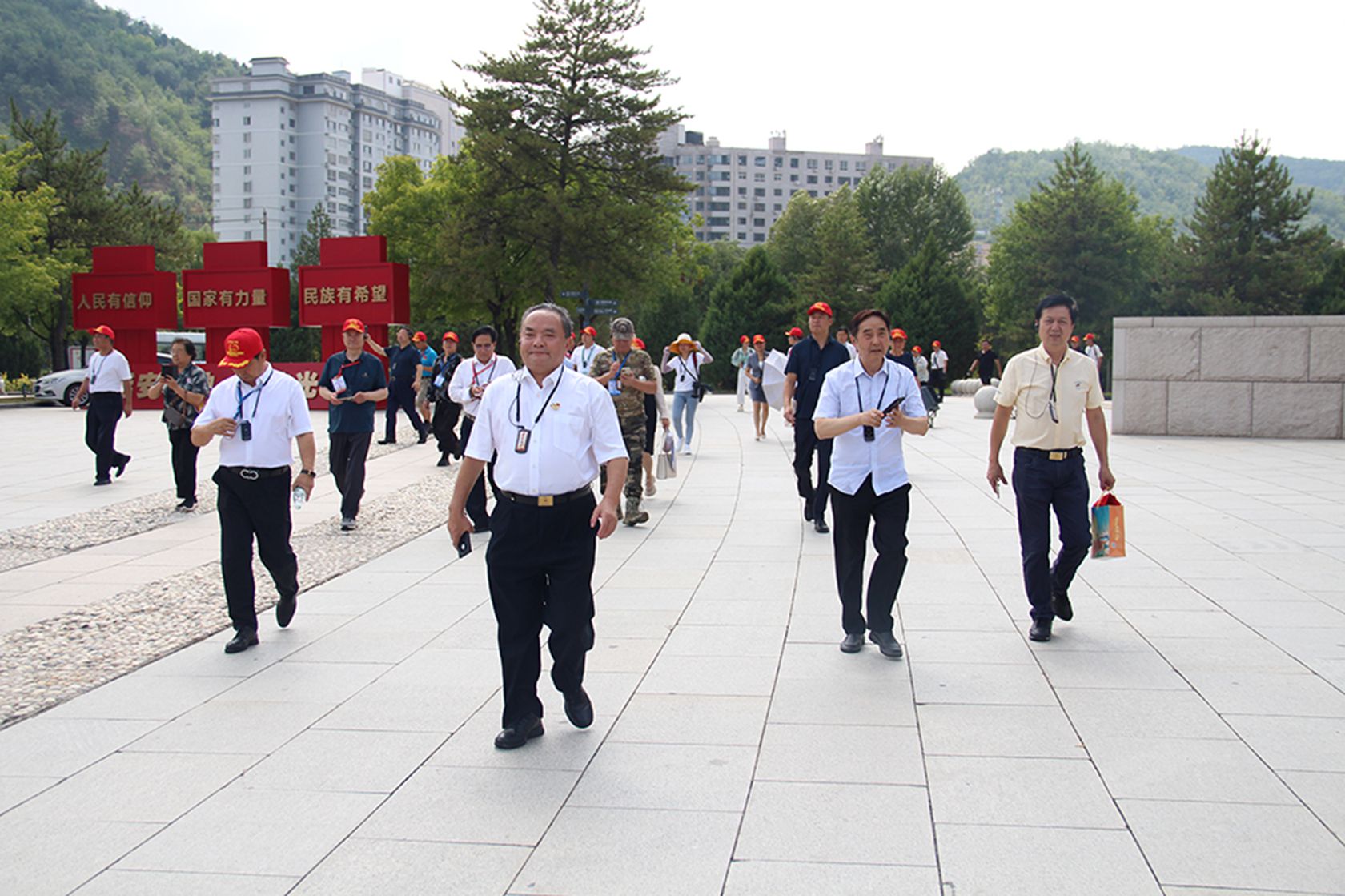 徽州三雕技艺大师查嵘受邀出席弘扬中华优秀传统文化座谈会